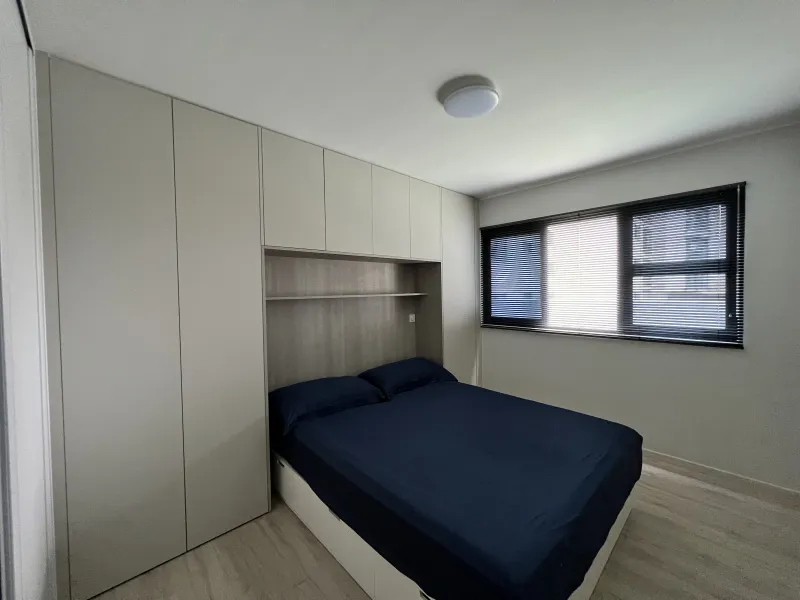 Chambre — Appartement neuf — cuisine, placards, stores et films solaires