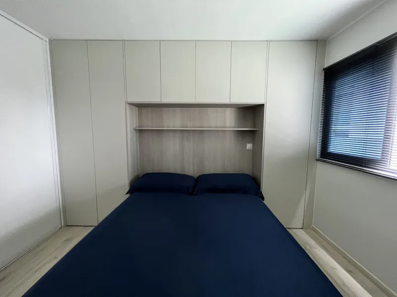 Chambre — Appartement neuf — cuisine, placards, stores et films solaires