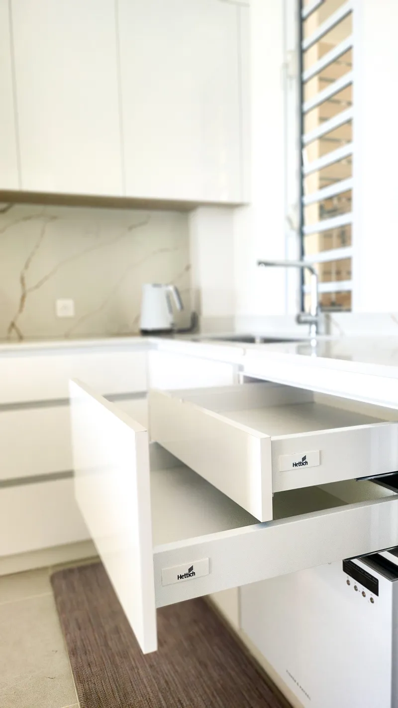 Cuisine — Appartement en résidence — aménagement complet