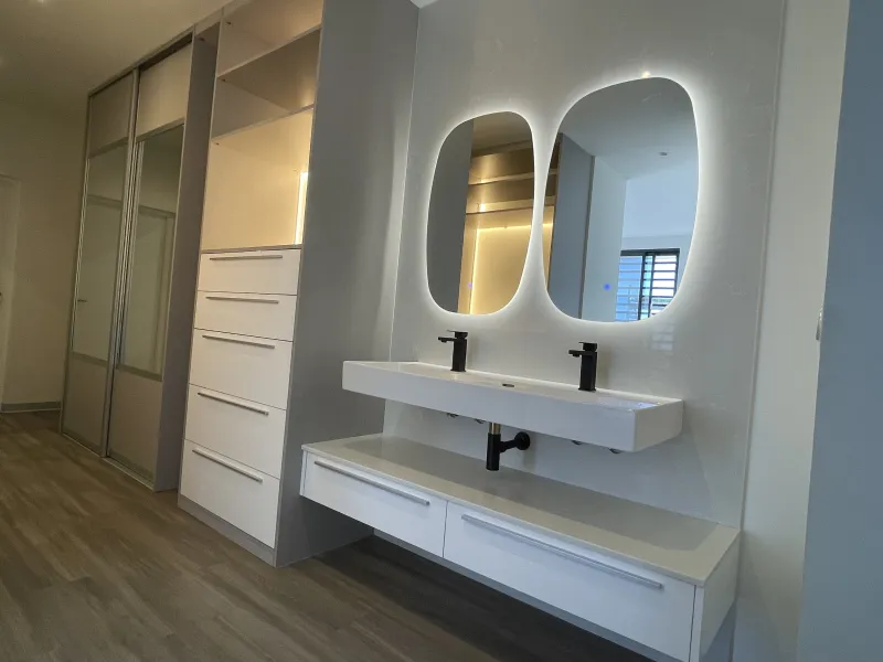 Salles de bain — Villa contemporaine — Full Home, de la cuisine aux screens