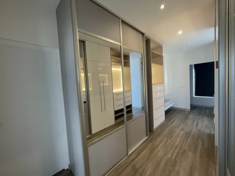 Dressing & chambres — Villa contemporaine — Full Home, de la cuisine aux screens