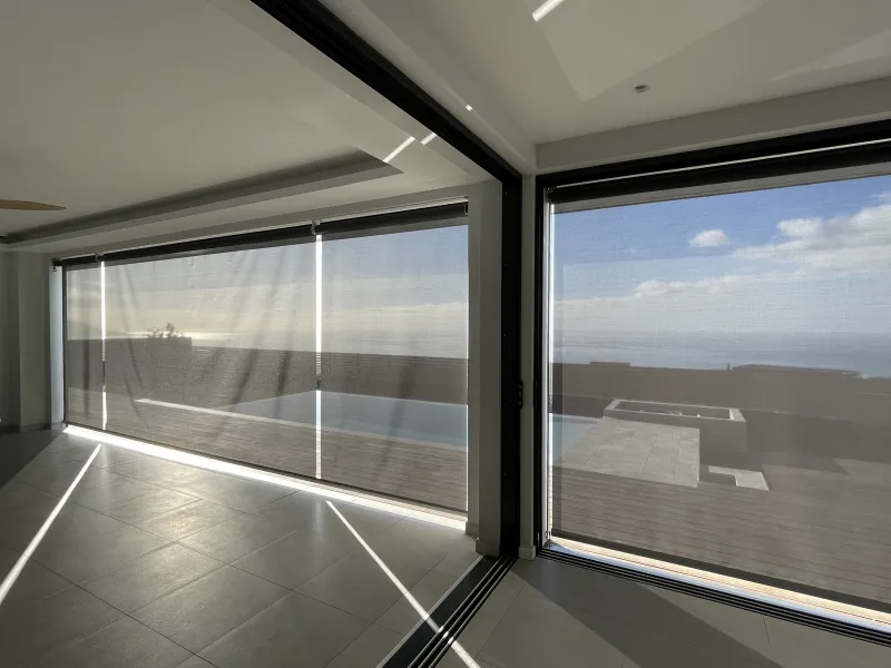 Cuisine — Villa contemporaine — Full Home, de la cuisine aux screens