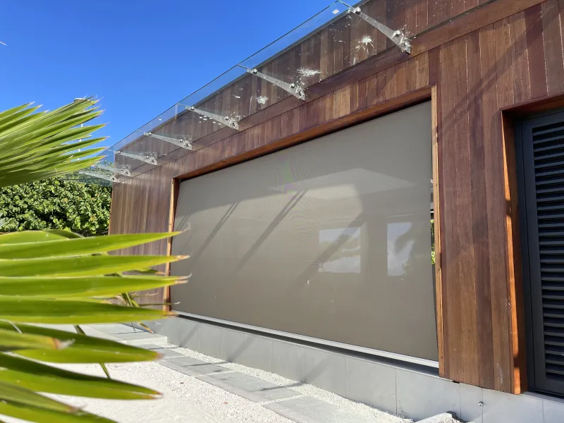 Villa — stores screen extérieurs