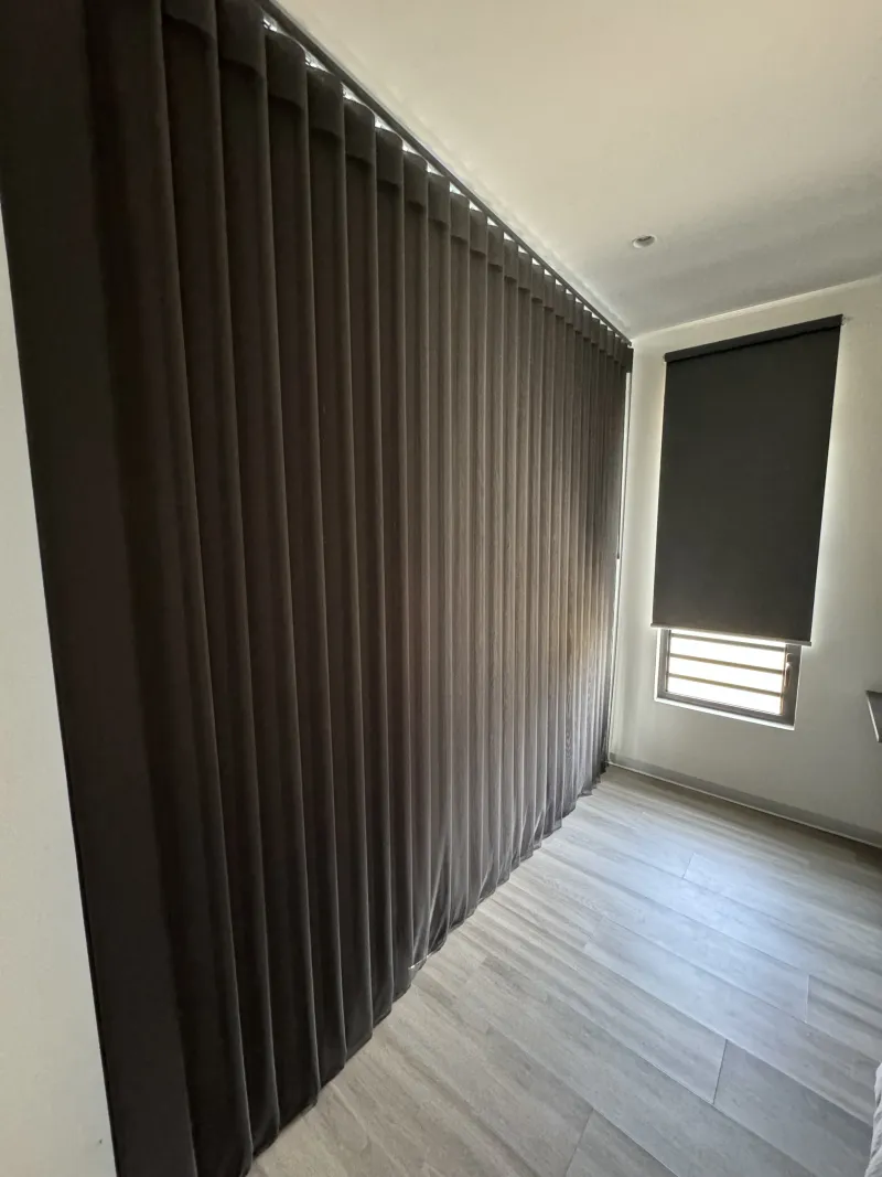 Villa — voilages et stores silhouette sur mesure