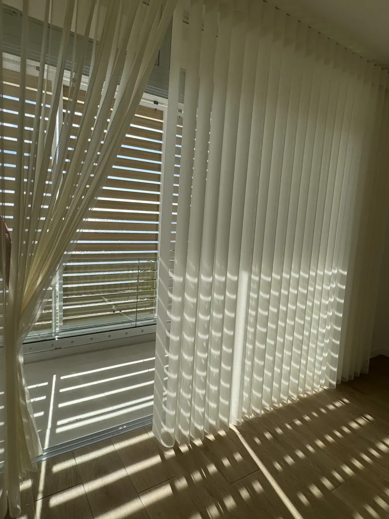 Villa — voilages et stores silhouette sur mesure