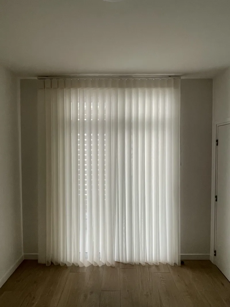 Villa — voilages et stores silhouette sur mesure