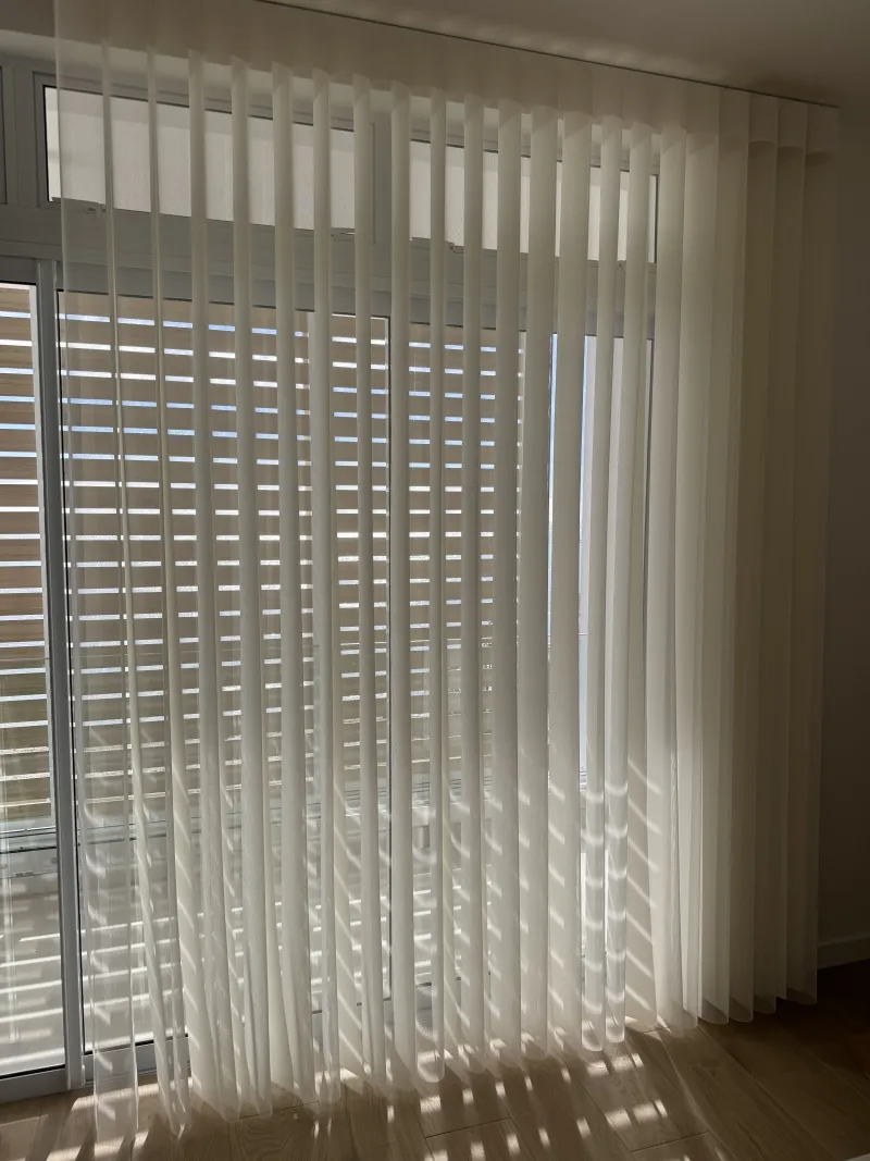 Villa — voilages et stores silhouette sur mesure