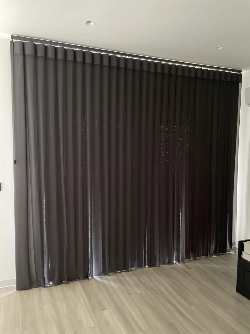 Villa — voilages et stores silhouette sur mesure
