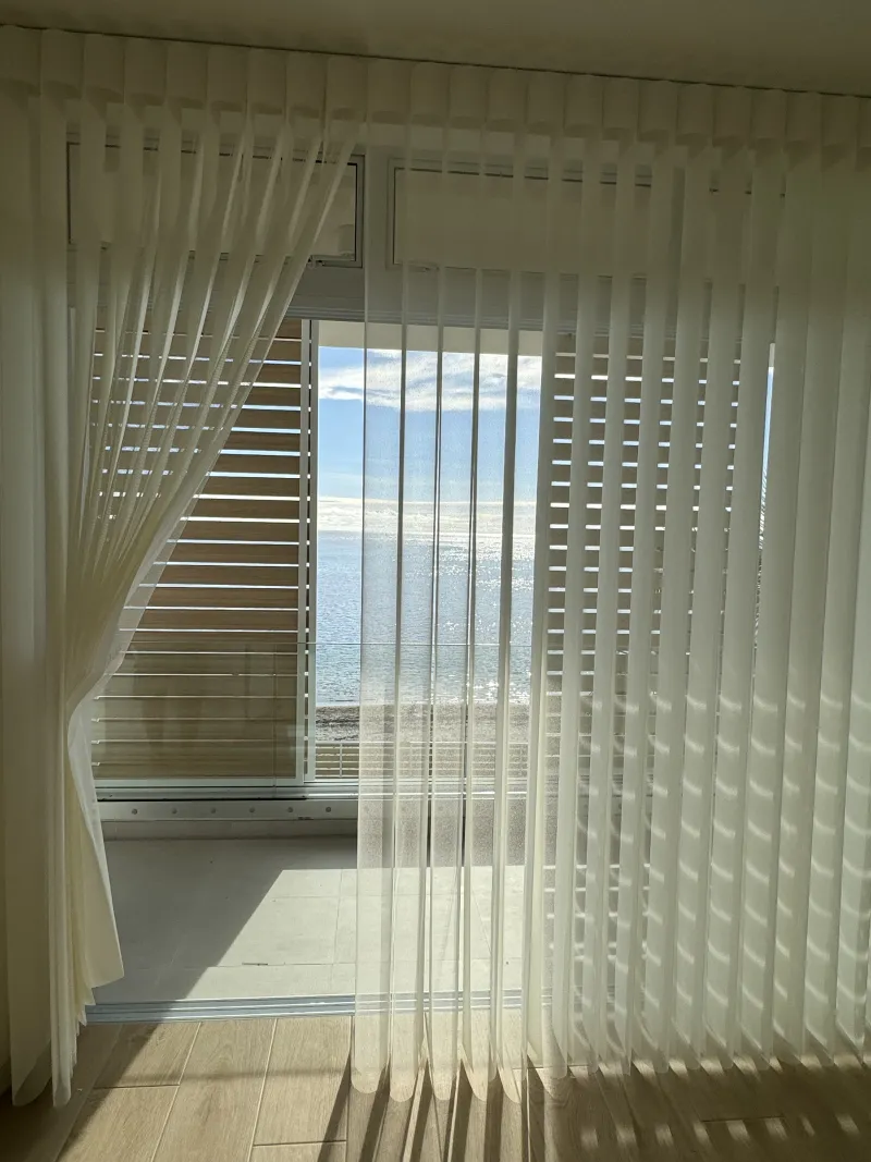 Villa — voilages et stores silhouette sur mesure
